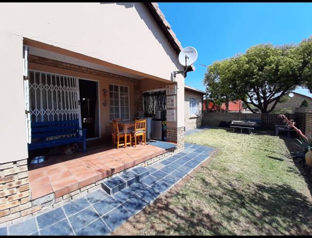 3 BEDROOM TOWNHOUSE FOR SALE IN SASOLBURG EXT 11